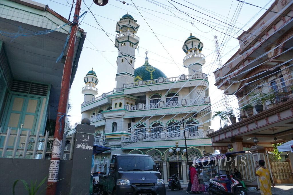 Masjid Al-Masyhur di Istiqlal, Wenang, Manado, Sulawesi Utara.