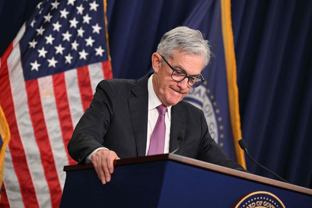 Ketua Dewan Penjagaan Federal Reserve Board berbicara dalam konferensi pers di Washington, DC, AS, 22 Juli 2022..