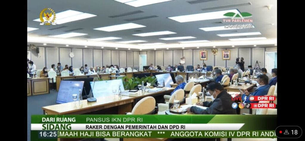 Rapat Panitia Khusus RUU IKN dengan pemerintah dan DPD, Kamis (13/1/2022) di Jakarta. Hadir Menteri PPN/Kepala Bappenas Suharso Monoarfa mewakili pemerintah.