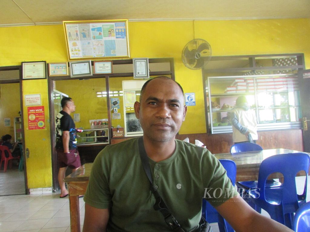 Manajer Proyek Lii Marapu Sumba Integrated Development dan Marungga Fondation, Antonius Jawamara, di Kupang, Minggu (12/3/2023). Ia berharap suatu saat seluruh anak usia sekolah yang menganut kepercayaan Marapu mendapatkan penyuluhan soal kepercayaan ini di semua sekolah di Pulau Sumba.