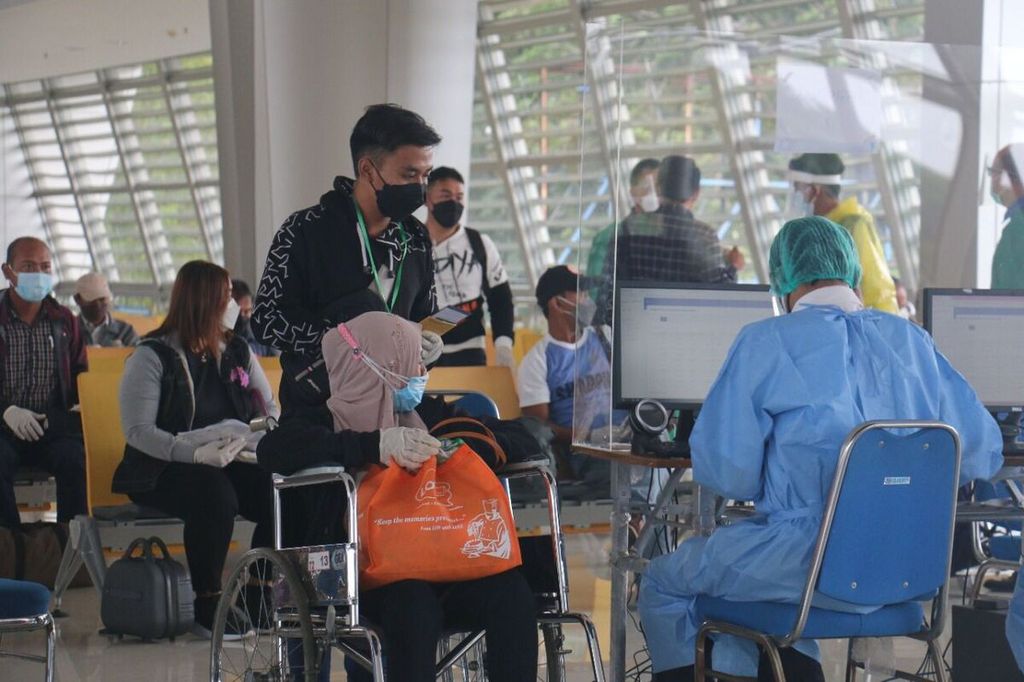 Sebanyak 149 pekerja migran dari Brunei Darussalam tiba di Bandara Juanda, Senin (31/1/2022).