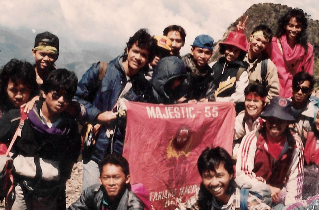 Ganjar Pranowo saat naik gunung bersama teman-teman pencinta alam mahasiswa UGM Majestic 55. 