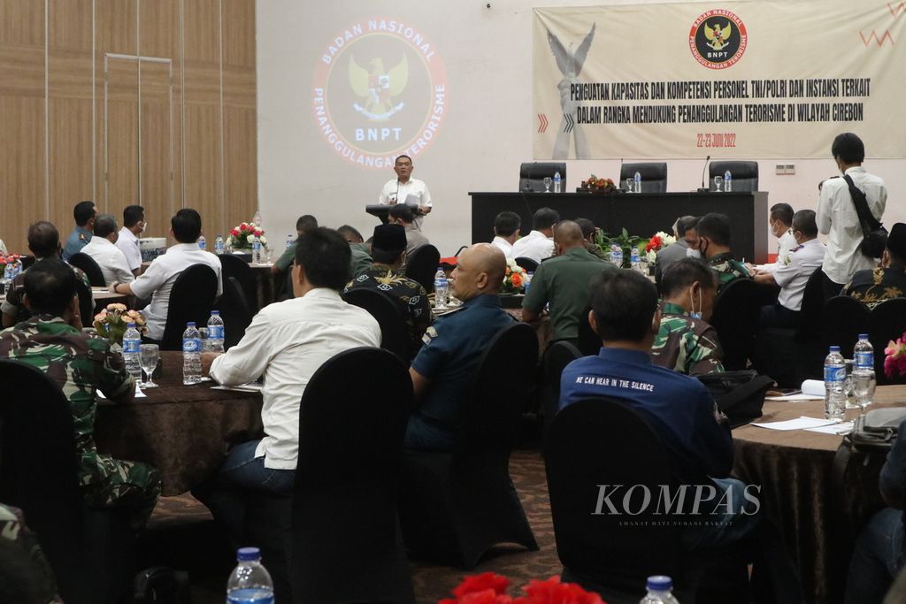 Badan Nasional Penanggulangan Terorisme menggelar acara penguatan kapasitas penanggulangan terorisme di Kota Cirebon, Jawa Barat, Rabu (22/6/2022). Cirebon menjadi salah satu daerah di Jabar yang rentan terhadap ancaman terorisme.