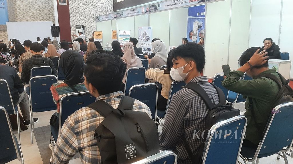 Job Fair Pontianak digelar di Auditorium Universitas Muhammadiyah Pontianak, Kalimantan Barat, Rabu (26/6/2024) hingga Jumat (28/6/2024). Di antara para pencari terja tersebut terdapat generasi Z.