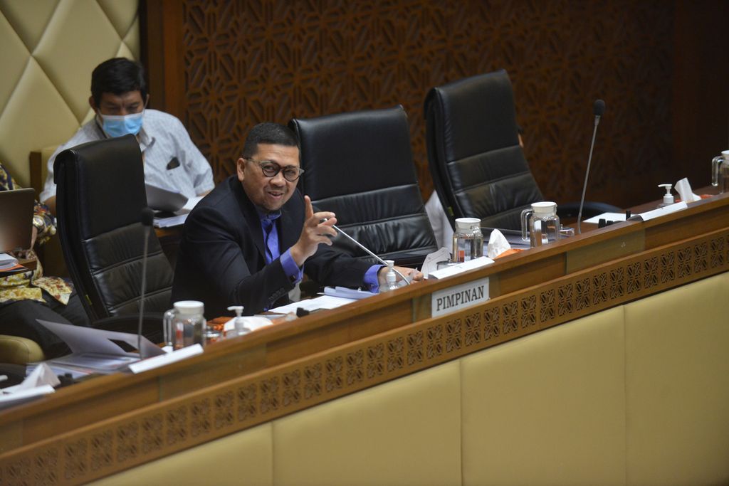 Ketua Komisi II  DPR Ahmad Doli Kurnia memimpin sidang pembahasan rancangan peraturan komisi pemilihan umum (KPU) bersama Komisi II DPR di Kompleks Parlemen, Senayan, Jakarta, Senin (3/10/2022).