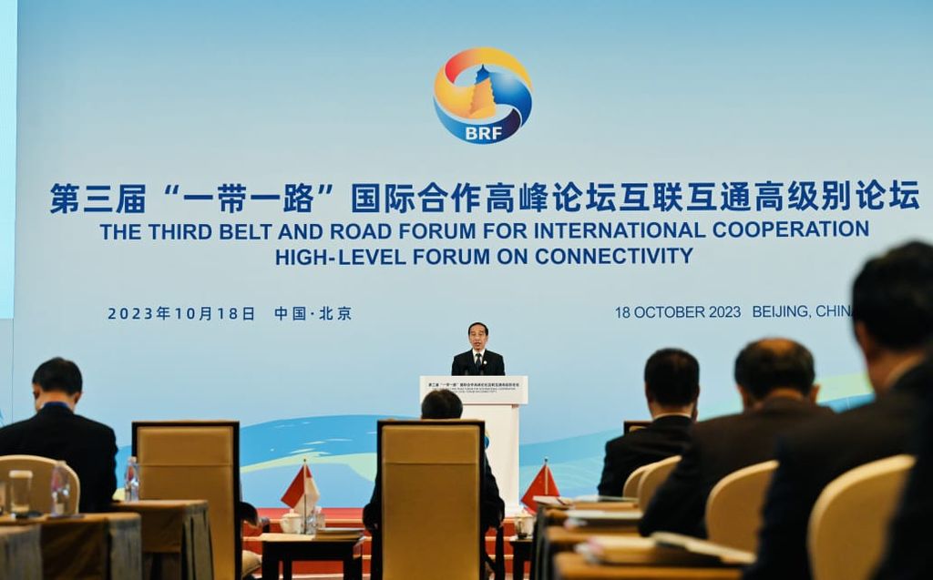 President Joko Widodo attended the High Level Forum with the theme "Connectivity in an Open Global Academy" held at the China National Convention Center in Beijing on October 18, 2023. In his speech, the President conveyed that there are four important things in building connectivity in a country.