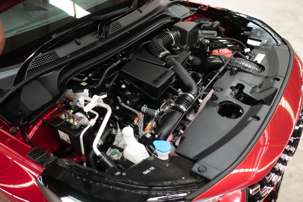 Mesin 1.5 liter turbo yang dipasang pada All New Honda HR-V RS Turbo yang diluncurkan secara virtual di Jakarta, Rabu (23/03/2022). Mesin ini sama dengan mesin Honda CR-V Turbo dengan penyesuaian <i>setting</i> pada transmisi CVT-nya. 