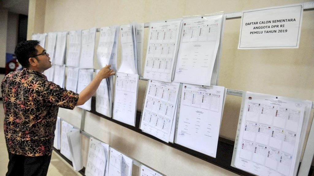 Daftar kandidat caleg DPR di Kantor KPU, Jakarta, Rabu (19/9/2018).