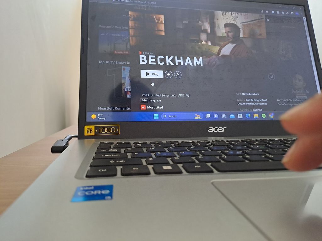 Netflix's Beckham Film Documentary Illustrasi Warga Hendak Menonton