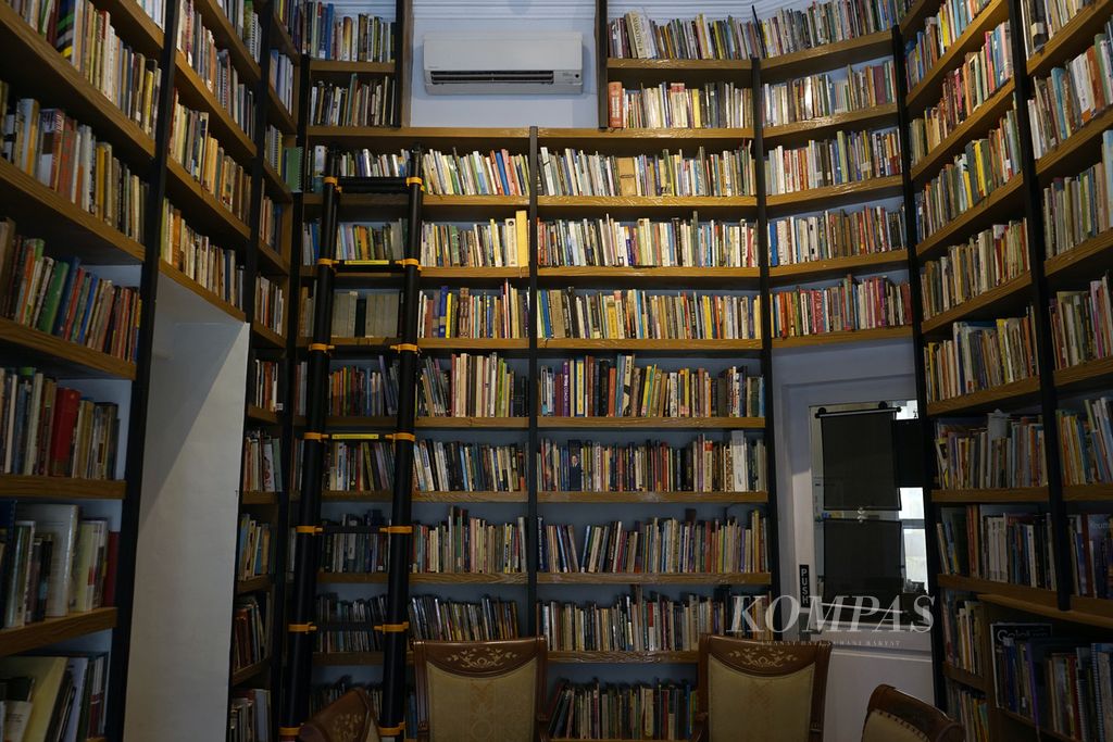 Suasana Ruang Pikir di ”Baca di Tebet”, Tebet, Jakarta Selatan, Sabtu (21/5/2022). Ruang-ruang baca dan perpustakaan bisa menjadi pintu untuk meningkatkan literasi.