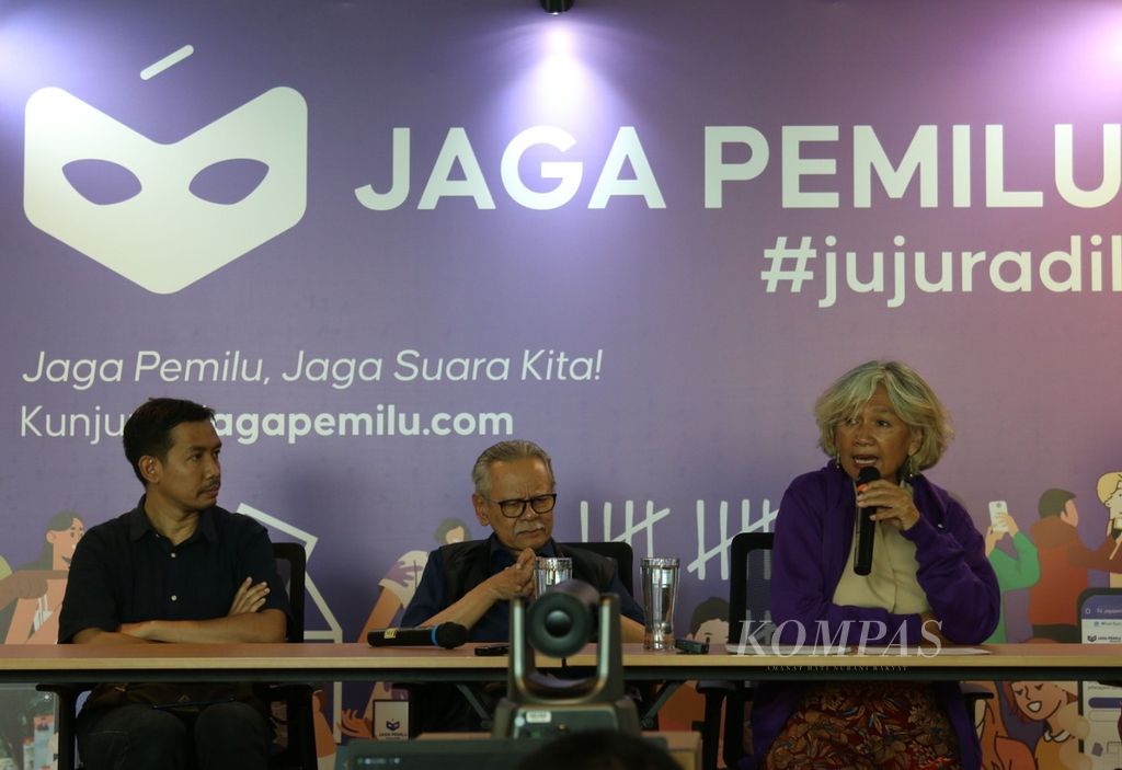 Konfrensi pers Perkumpulan Jaga Pemilu untuk merespons pernyataan Presiden Joko Widodo soal keberpihakan presiden di pemilu, yang diselenggarakan di Jakarta, Kamis (25/1/2024).