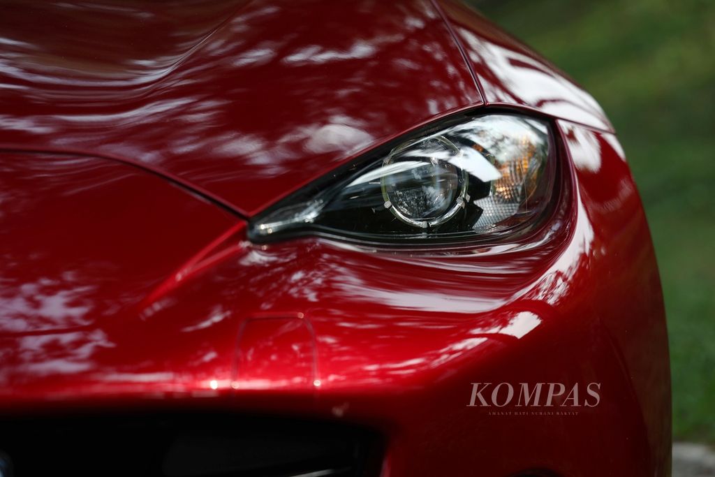 Lampu utama Mazda MX-5 RF.