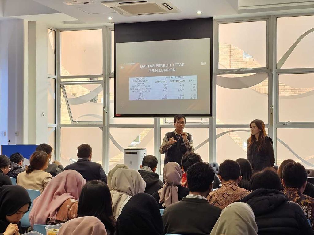 The Chairman of the London Overseas Election Committee, Denny Kurniawan, provided an explanation during a voter education event in Dublin, Ireland on Friday (20/10/2023). Denny explained the mechanism of overseas elections.