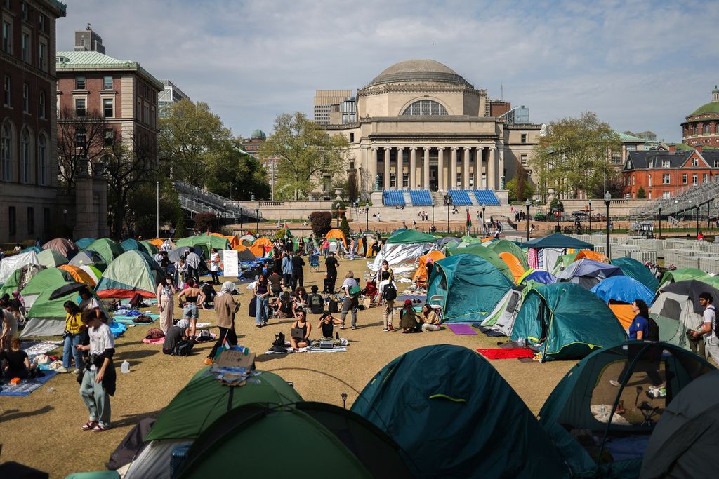 The pro-Palestine camp at Columbia University in New York, United States, on Sunday (28/4/2024). Protests against the Israel-Hamas war began at Columbia University earlier this month before spreading to campuses across the country.