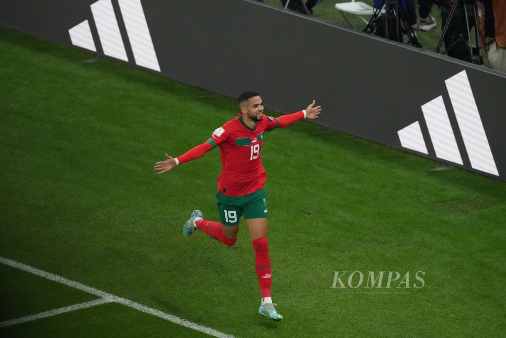 Pemain Maroko Youssef En Nesyri merayakan gol yang dicetak ke gawang Portugal di babak perempat final Piala Dunia 2022 di Stadion Al Thumama, Qatar, Sabtu (10/12/2022). 