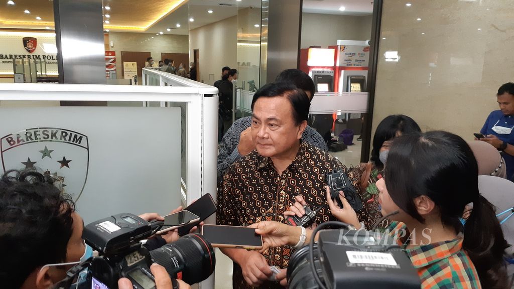 Ketua Harian Komisi Kepolisian Nasional (Kompolnas) Benny Mamoto memberikan keterangan kepada media mengenai gelar perkara awal terkait laporan pembunuhan berencana terhadap Brigadir J ke Badan Reserse Kriminal Polri, Rabu (20/7/2022), di Mabes Polri, Jakarta.