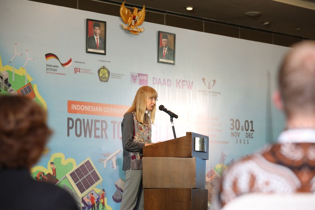 Duta Besar Jerman untuk Indonesia Ina Lepel menghadiri kegiatan Deutsche Gesellschaft für Internationale Zusammenarbeit GmbH atau GIZ di Jakarta pada November 2021. Salah satu fokus kegiatan GIZ di Indonesia adalah pengembangan energi terbarukan.