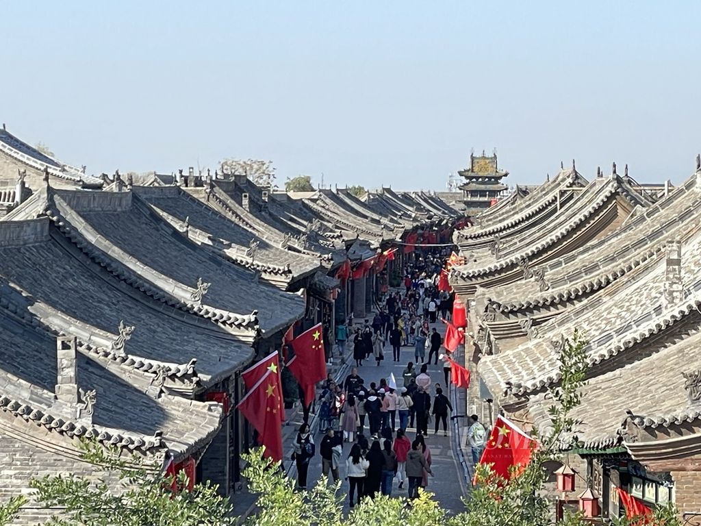 Kota kuno Pingyao ini juga dikenal sebagai kota yang melahirkan sistem perbankan pertama di China. Tampak pemandangan kota kuno ini seperti terlihat pada foto tanggal 20 Oktober 2023.