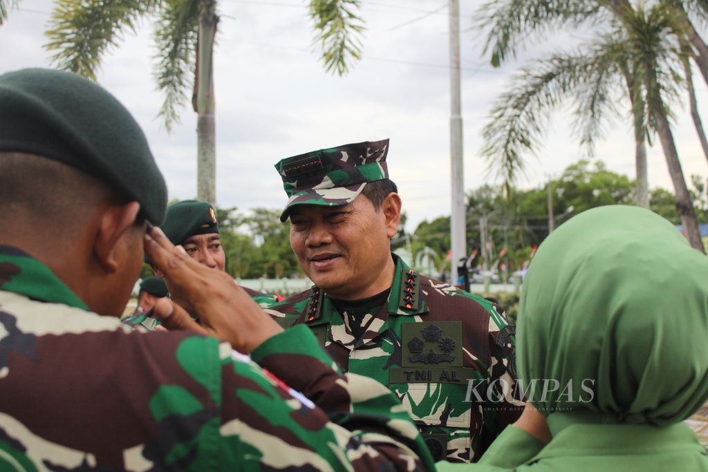 Panglima TNI Laksamana Yudo Margono, Kamis (30/3/2023), tiba di Batalyon Infanteri Raider 631/Antang, Kota Palangkaraya, Kalteng, dan disambut prajurit.