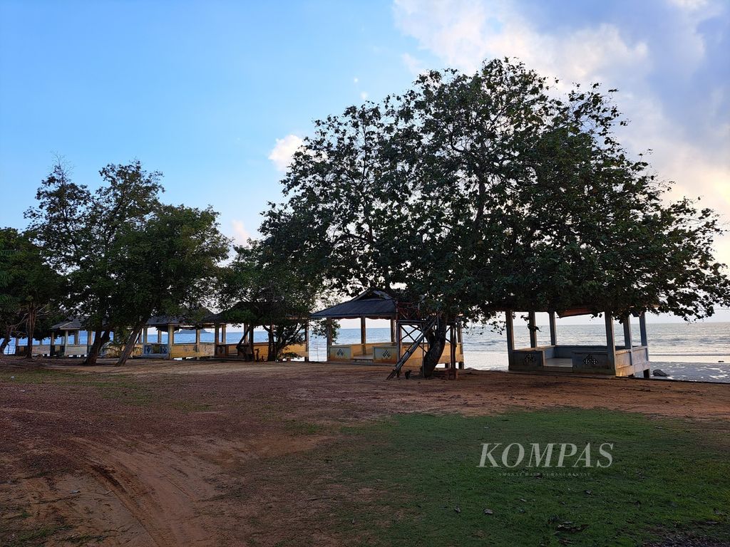 Suasana obyek wisata di Kampung Pantai Melayu, Kelurahan Rempang Cate, Kecamatan Galang, Pulau Rempang, Kota Batam, Kepulauan Riau, Sabtu (16/9/2023).