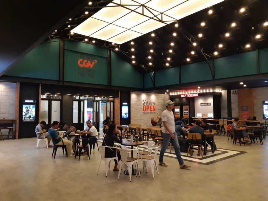 Bioskop CGV Cinemas di DKI Jakarta, mulai Senin, 23 Maret 2020, terpaksa menutup sementara operasionalnya selama dua pekan. Penutupan sementara ini sebagai langkah ikut mengantisipasi penyebaran virus Covid-19. ARSIP CGV Cinemas
