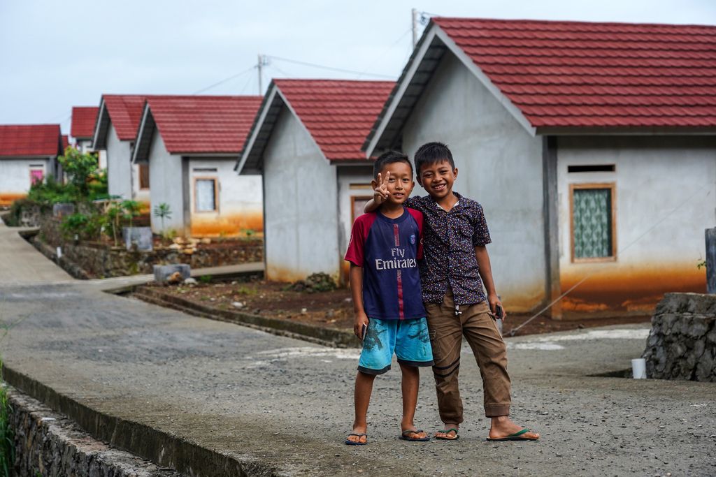 Ilustrasi. Anak-anak warga Kampung Sukaraksa yang kini menempati kawasan hunian tetap di bekas lahan perkebunan sawit Cigudeg, Kabupaten Bogor, Jawa Barat, Minggu (7/11/2021). 