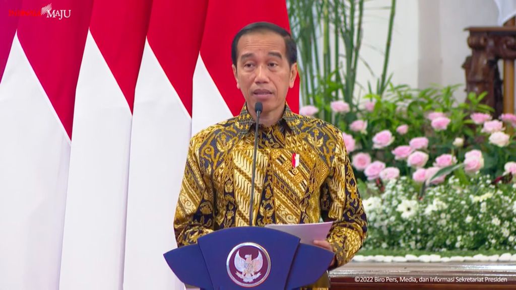 Presiden Joko Widodo meminta porsi kredit perbankan untuk UMKM terus ditingkatkan sampai mencapai 30 persen. Namun, penyaluran harus tetap tepat sasaran dan akuntabel, Hal ini dipesankan dalam penyerahan KUR kluster di Istana Negara, Jakarta, Senin (19/12/2022).
