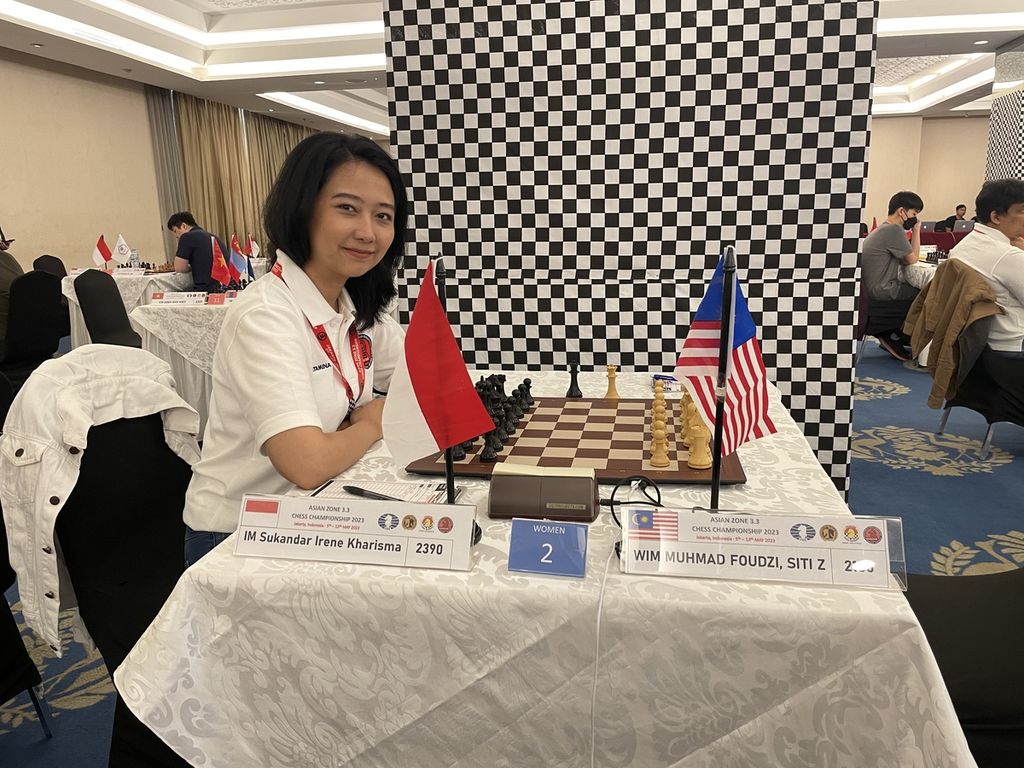International Master (IM) Irene Kharisma Sukandar bertanding di Kejuaraan Catur Zona 3.3 Asia, di Hotel Century, Senayan, Sabtu (6/5/2023)