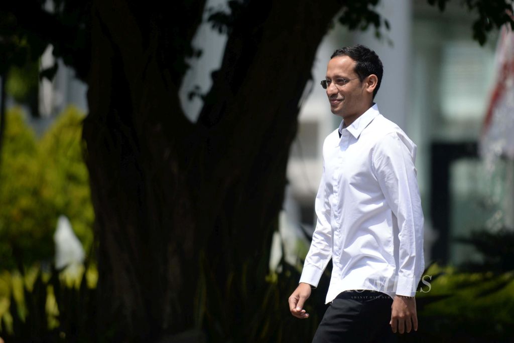 Pendiri Gojek Nadiem Makarim menyambangi Kompleks Istana Kepresidenan Jakarta, Senin (21/10/2019). Ia datang ke Kompleks Istana Kepresidenan berbarengan dengan rencana Presiden Joko Widodo yang akan mengenalkan para calon menterinya.