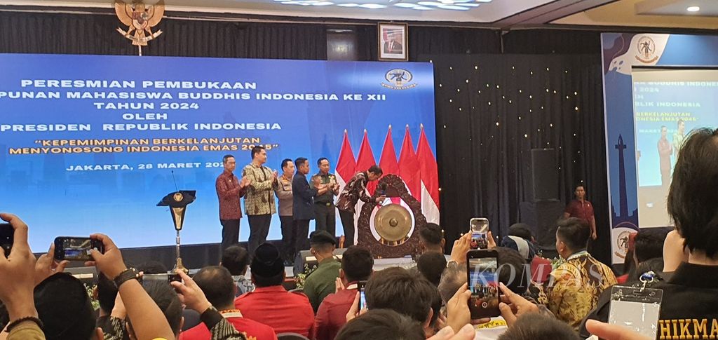 President Joko Widodo opened the XII Congress of the Indonesian Buddhist Student Association (Hikmahbudhi) in Jakarta, Thursday (28/3/2024).