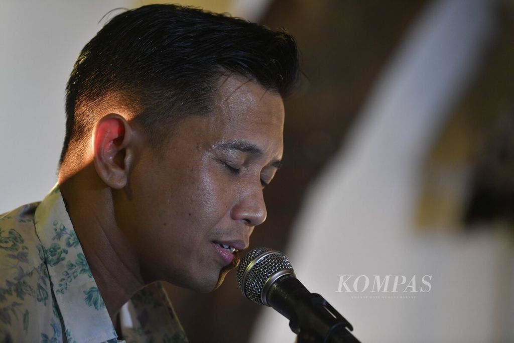 Amrus Ramadhan saat tampil di M Bloc Fest, Jakarta, Selasa (27/9/2022).