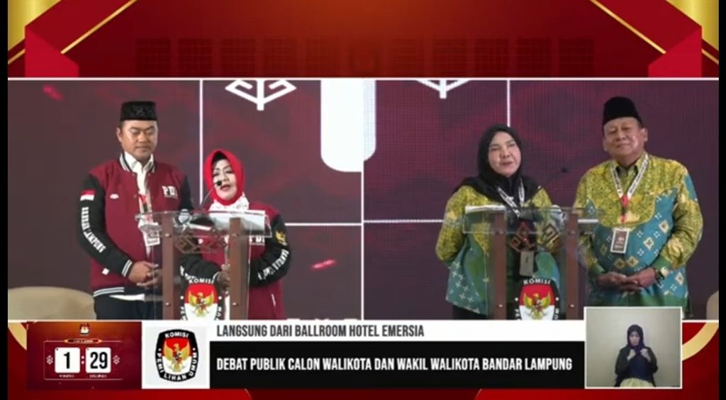 Debat perdana digelar oleh KPU Kota Bandar Lampung pada Senin (28/10/024) malam. Debat tersebut diikuti dua pasangan calon, yaitu pasangan nomor urut 1, Reihana-Aryodhia Febriansyah, dan pasangan nomor urut 2, Eva Dwiana-Deddy Amarullah. Adapun tema debat &quot;Tata Kelola Pemerintahan dan Kesejahteraan Masyarakat&quot;.