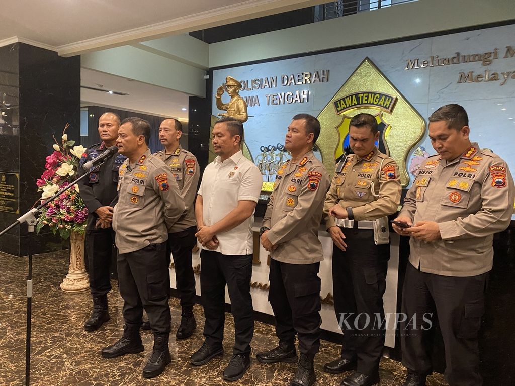 Suasana konferensi pers di Markas Polda Jateng, Sabtu (15/6/2024). Dalam kegiatan tersebut, Kepala Polda Jateng Inspektur Jenderal Ahmad Luthfi mengumumkan adanya penambahan tersangka dalam kasus pengeroyokan di Sukolilo, Pati.