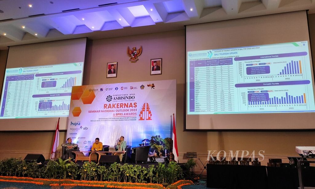 Kompartemen BPR Syariah Perkumpulan Bank Syariah Indonesia (Asbisindo) mengadakan seminar nasional dan Rapat Kerja Nasional di Badung, Bali. Suasana seminar nasional dengan tema Outlook BPR Syariah 2023: Optimisme Pengembangan BPR Syariah Pascapandemi Covid-19, yang dilangsungkan pada Jumat (9/12/2022).