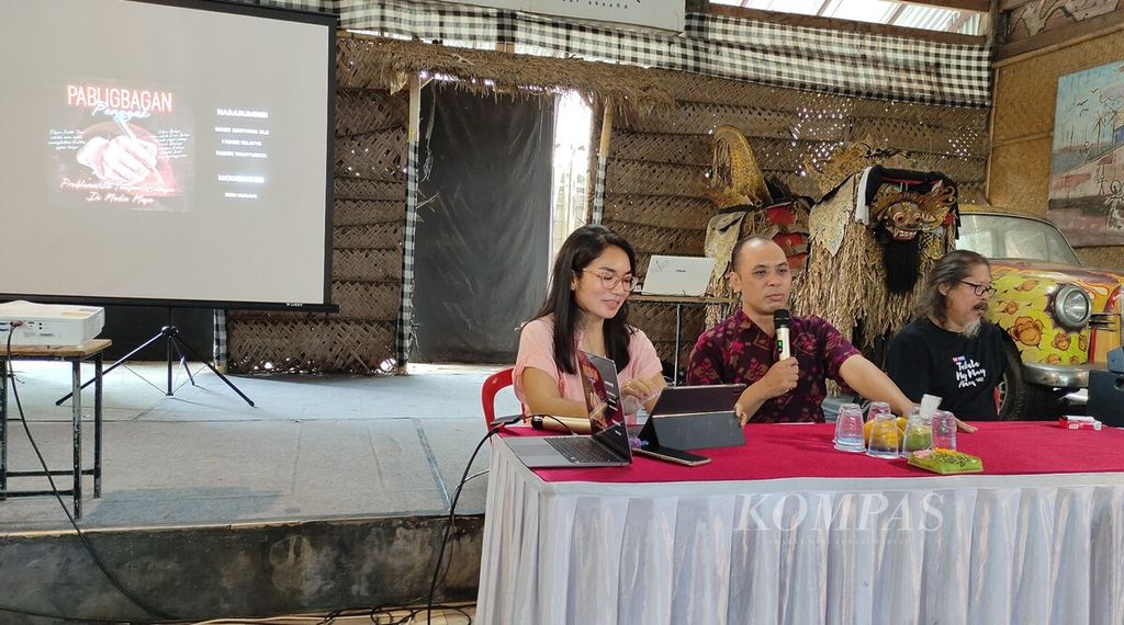 Komunitas Rumah Budaya Penggak Men Mersi Kota Denpasar menggelar <i>pabligbagan </i>atau dialog bertemakan "Problematika Tulisan Budaya di Media Massa", Sabtu (26/11/2022).