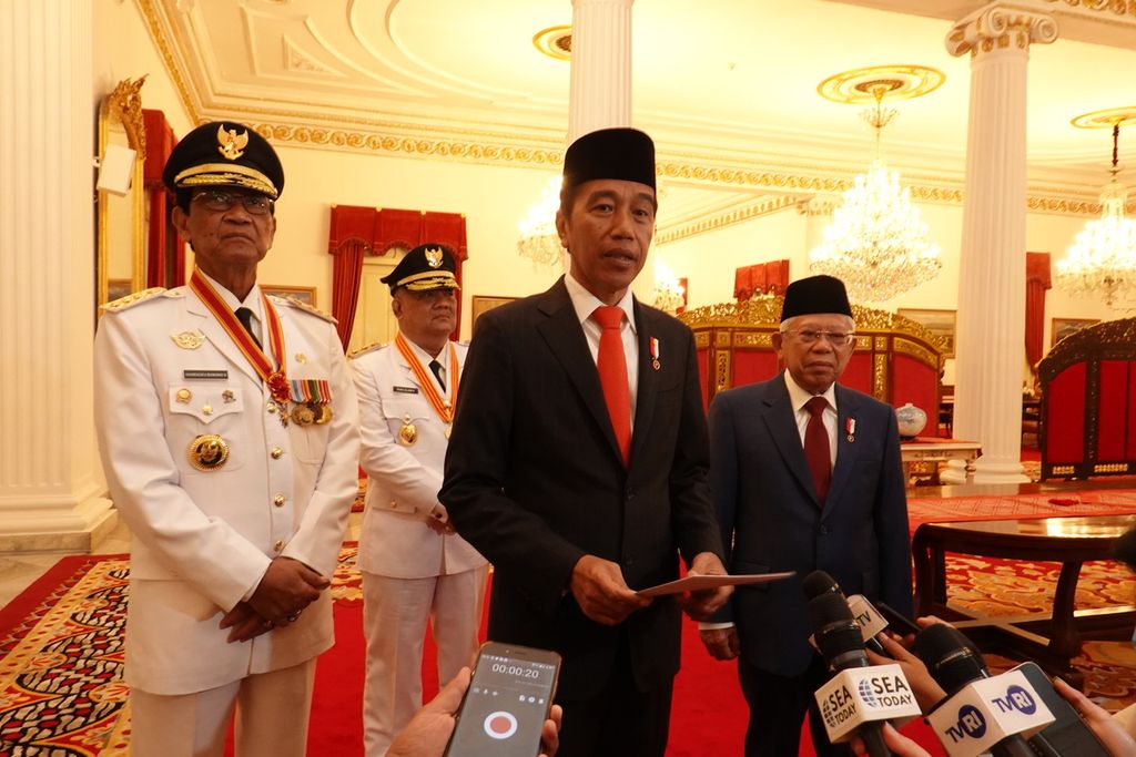 Presiden Joko Widodo saat menyampaikan sejumlah alasan penunjukan Heru Budi Hartono sebagai Penjabat (Pj) Gubernur Daerah Khusus Ibu Kota (DKI) Jakarta di Istana Negara, Jakarta, Senin (10/10/2022).