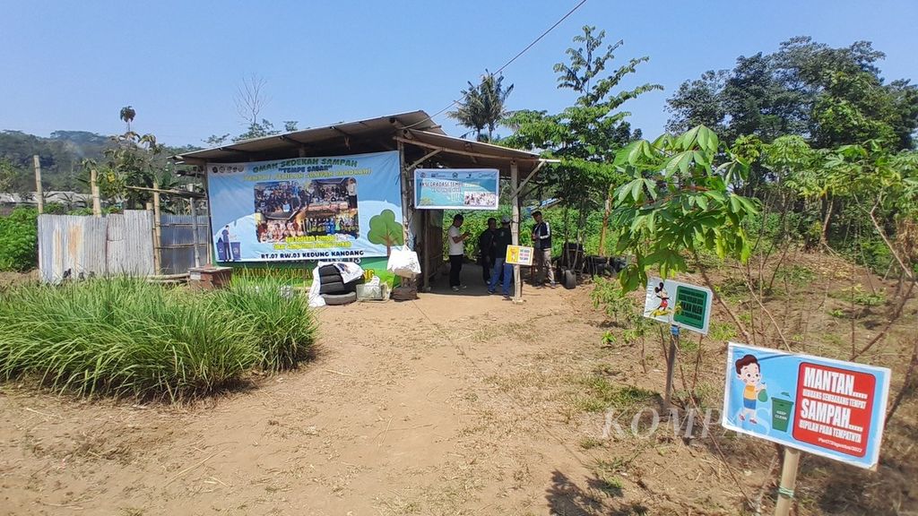 Lokasi Tempat Pemilah Sampah Barokah atau Tempe Sabar yang ada di perkebunan di wilayah RT 007 RW 003 Kelurahan/Kecamatan Kedungkandang, Kota Malang, Jawa Timur, Minggu (13/8/2023).