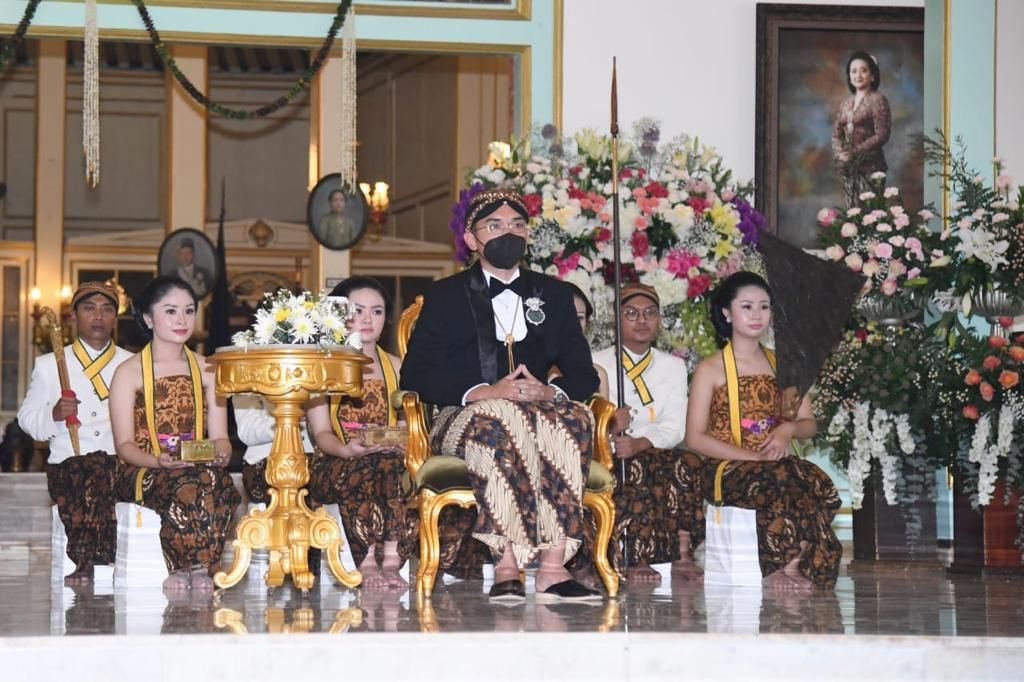 Gusti Pangeran Hario (GPH) Bhre Cakrahutomo Wira Sudjiwo dikukuhkan sebagai Kanjeng Gusti Pangeran Adipati Arya (KGPAA) Mangkunegara X, Sabtu (12/3/2022), di Pura Mangkunegaran, Surakarta. Pengukuhan ini dilakukan untuk melanjutkan kepemimpinan Mangkunegara IX yang mangkat pada 13 Agustus 2021.