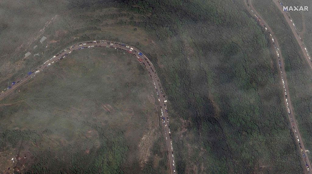 Satellite imagery shows a long queue of refugees from Nagorno-Karabakh as they pass through the Lachin corridor in Armenia, on Tuesday (26/9/2023).