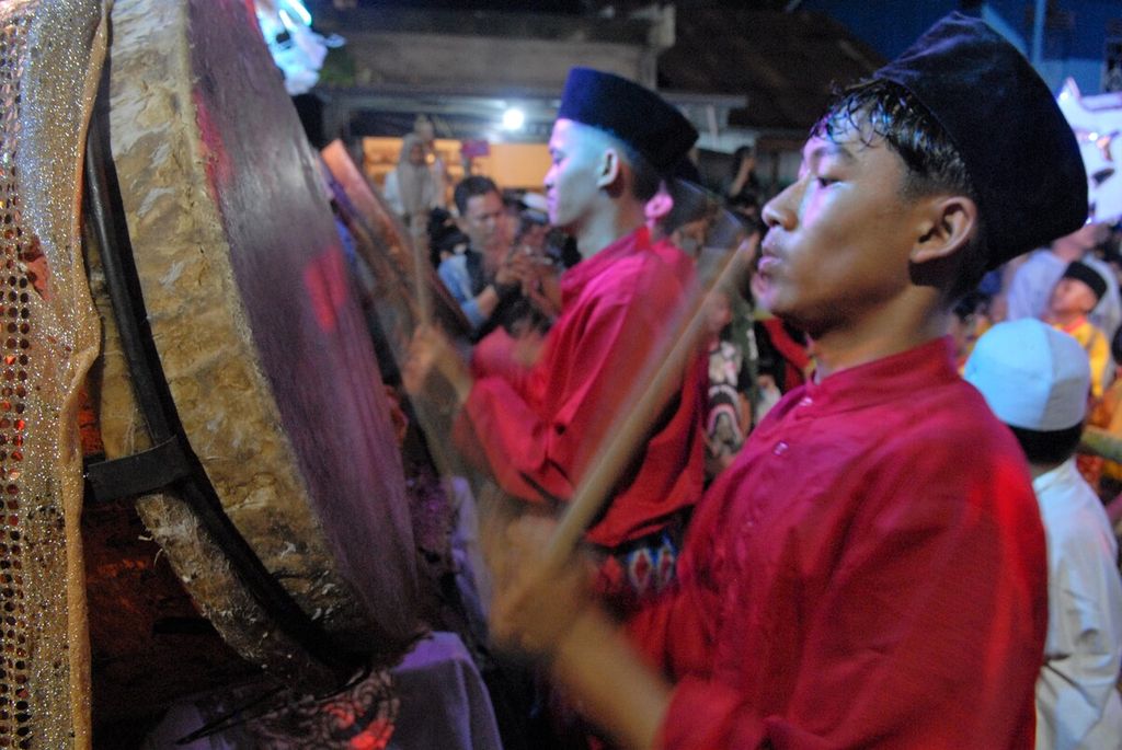 Tradisi arakan sahur dilangsungkan di Kuala Tungkal, Kabupaten Tanjung Jabung Timur, Jambi, Sabtu (1/4/2023). 