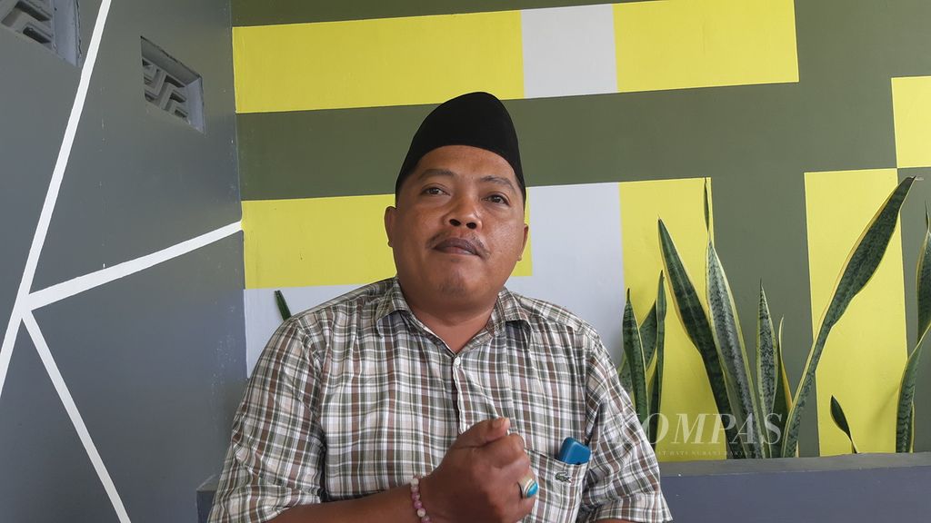 Aktivis Gugus Anti Korupsi Indonesia (GAKI) Jawa Timur, Farid Azziyadi, saat ditemui di Sumenep, Jawa Timur, Jumat (2/8/2024). Ia mempertanyakan Bea dan Cukai yang merahasiakan nama perusahaan rokok.