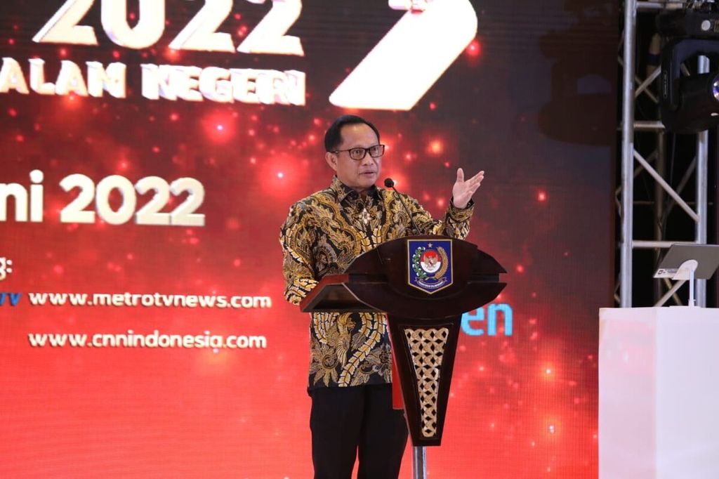 Menteri Dalam Negeri Tito Karnavian memberikan arahan dalam Rapat Koordinasi Nasional Keuangan Daerah Tahun 2022 di Jakarta, Kamis (2/6/2022).