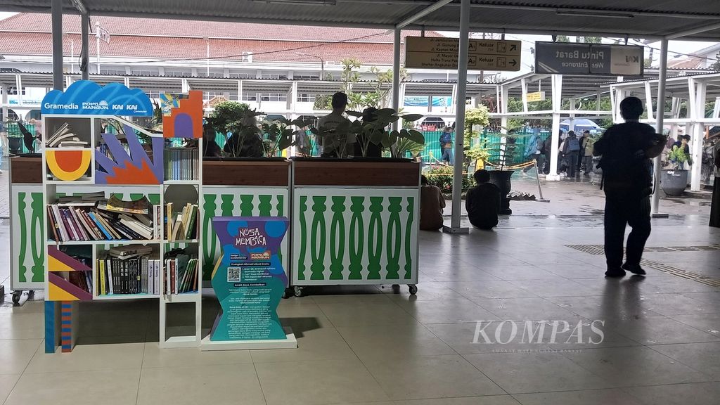 Kondisi perpustakaan mini Gramedia di sisi pintu barat Stasiun Besar Bogor, Kota Bogor, Jawa Barat, Sabtu (2/3/2024)