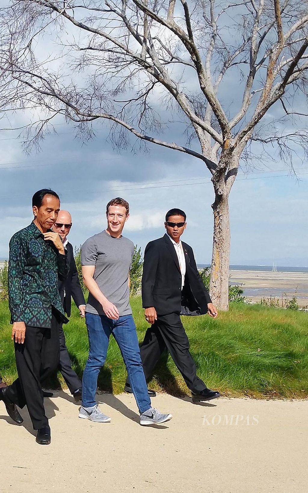 Presiden Joko Widodo dan rombongan bertemu Mark Zuckerberg di kantor Facebook di California, AS, 18 Februari 2016. 