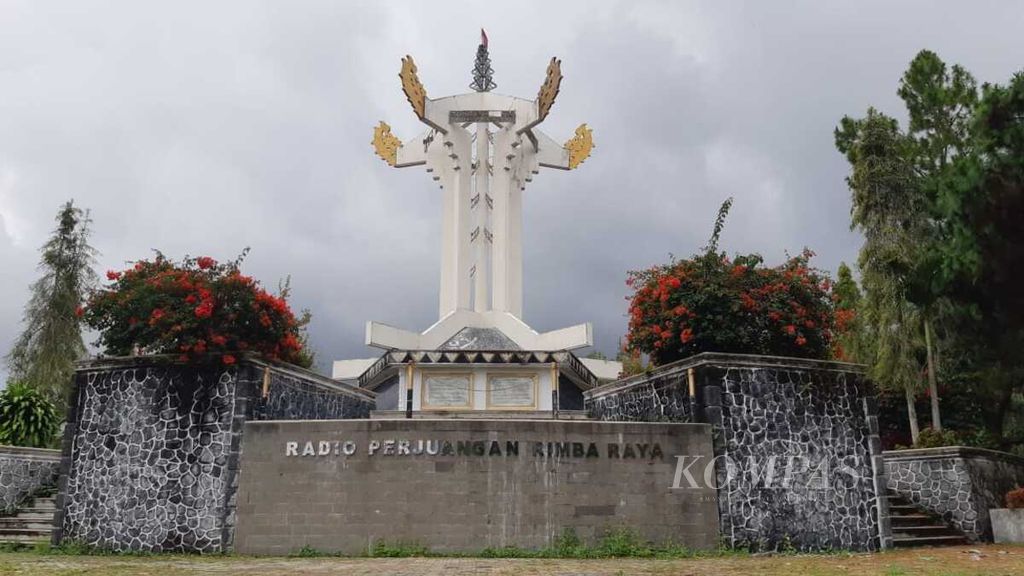 Suasana Tugu Radio Rimba Raya di Desa Rimba Raya, Kecamatan Pintu Rime Gayo, Kabupaten Bener Meriah, Aceh, Kamis (20/5/2021). Kabupaten Bener Meriah, Aceh, perlahan bergerak mengembangkan wisatanya.