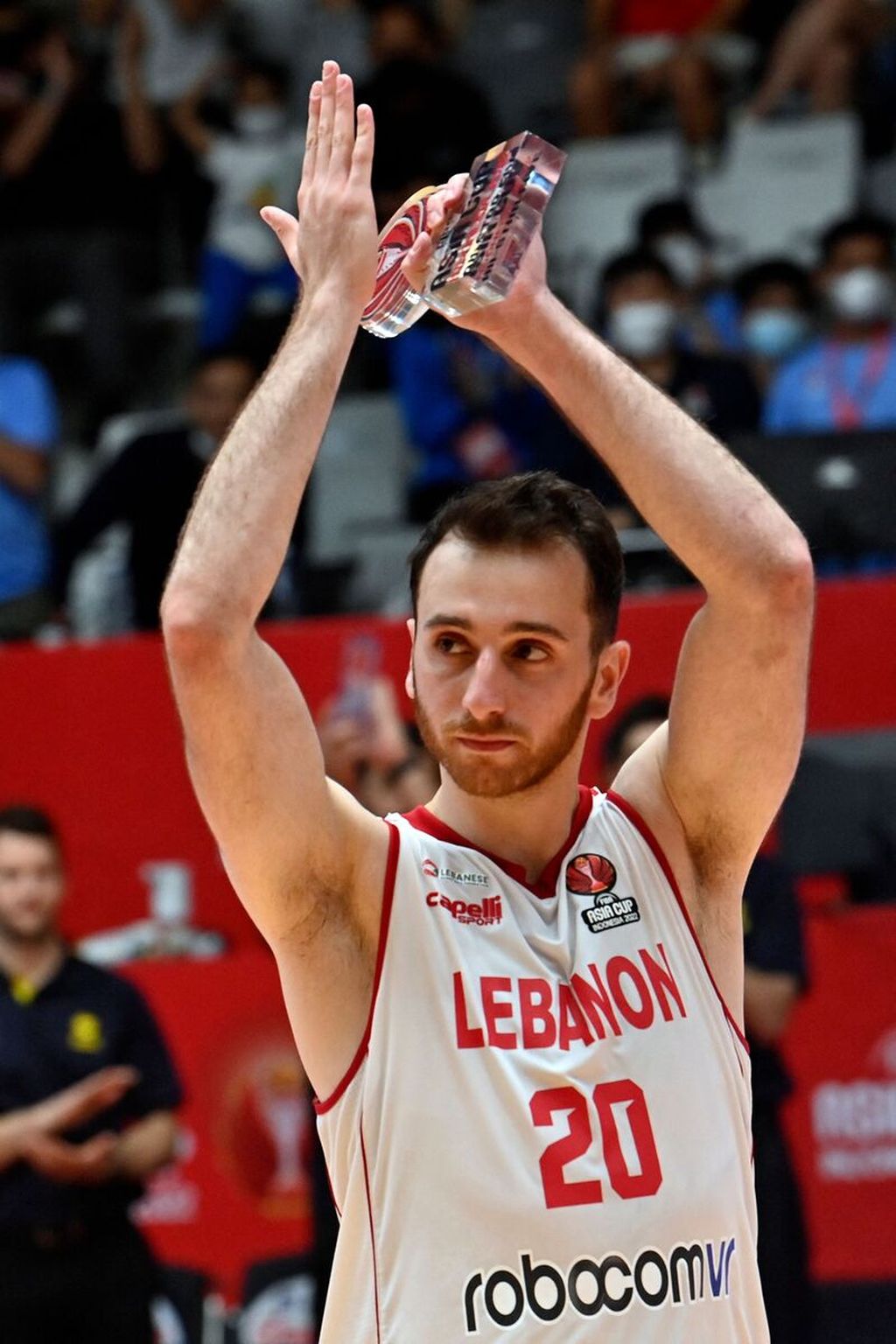 <i>Point guard </i>Lebanon, Wael Arakji, terpilih sebagai Most Valuable Player (MVP) Piala Asia FIBA 2022 seusai laga final Piala Asia FIBA 2022 di Istora Gelora Bung Karno, Senayan, Jakarta, Minggu (24/7/2022). Arakji mencetak rerata 26 poin tiap laga.
