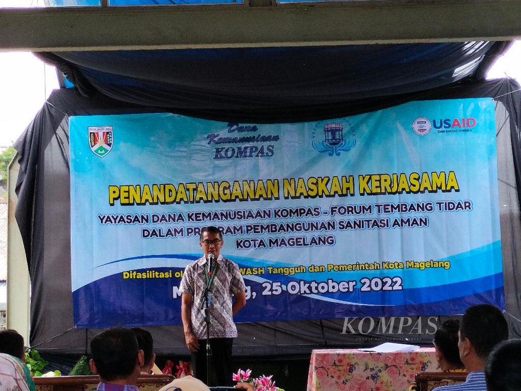 Jefry Budiman, USAID-IUWASH Regional Manager Central Java Regional Office, memberi sambutan di acara penandatanganan kerja sama antara YDKK dan Forum Tembang Tidar dalam rangka pembangunan sanitasi aman di Kota Magelang, Selasa (25/10/2022).