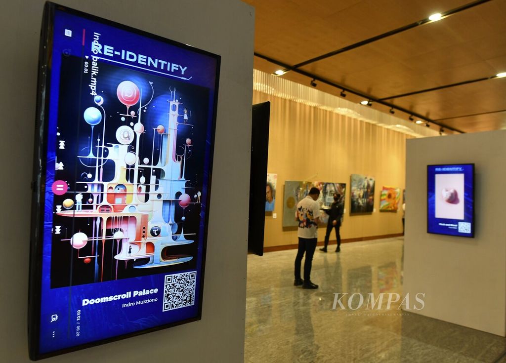 Suasana pembukaan pameran seni rupa dan NFT bertajuk Re-Identify di Galeri Astra, Menara Astra, Jakarta, Rabu (26/7/2023). 