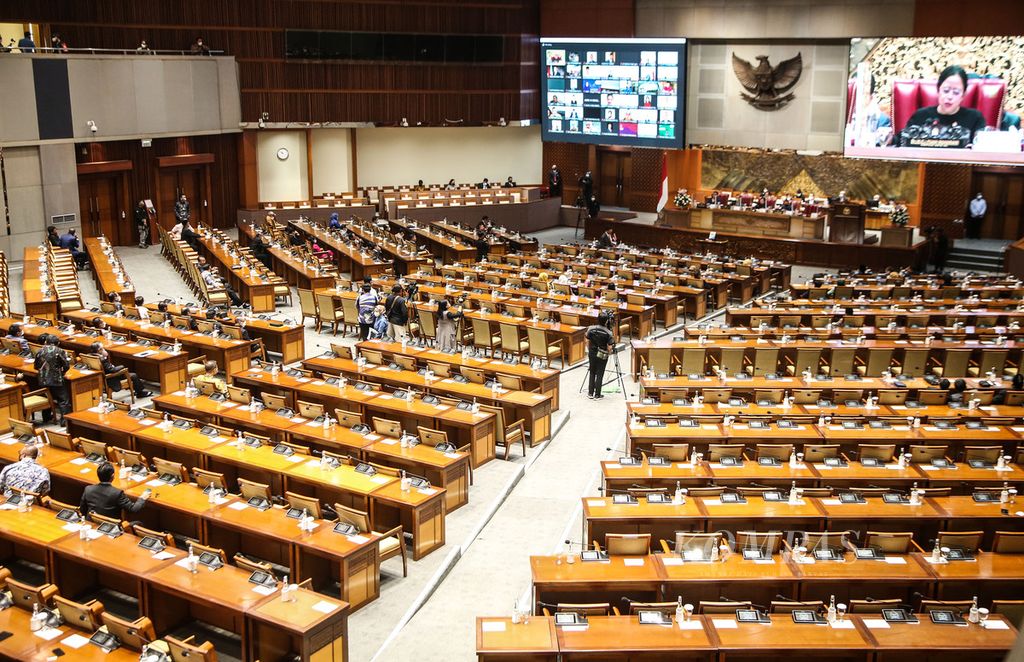 Suasana Rapat Paripurna DPR di Kompleks Parlemen, Senayan, Jakarta, Selasa (24/5/2022). Agenda rapat salah satunya persetujuan pengesahan Rancangan Undang-Undang Pembentukan Peraturan Perundang-Undangan. 