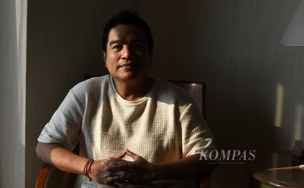 Musisi Indra Lesmana saat wawancara khusus dengan <i>Kompas </i>di Jakarta, Rabu (24/8/2022).